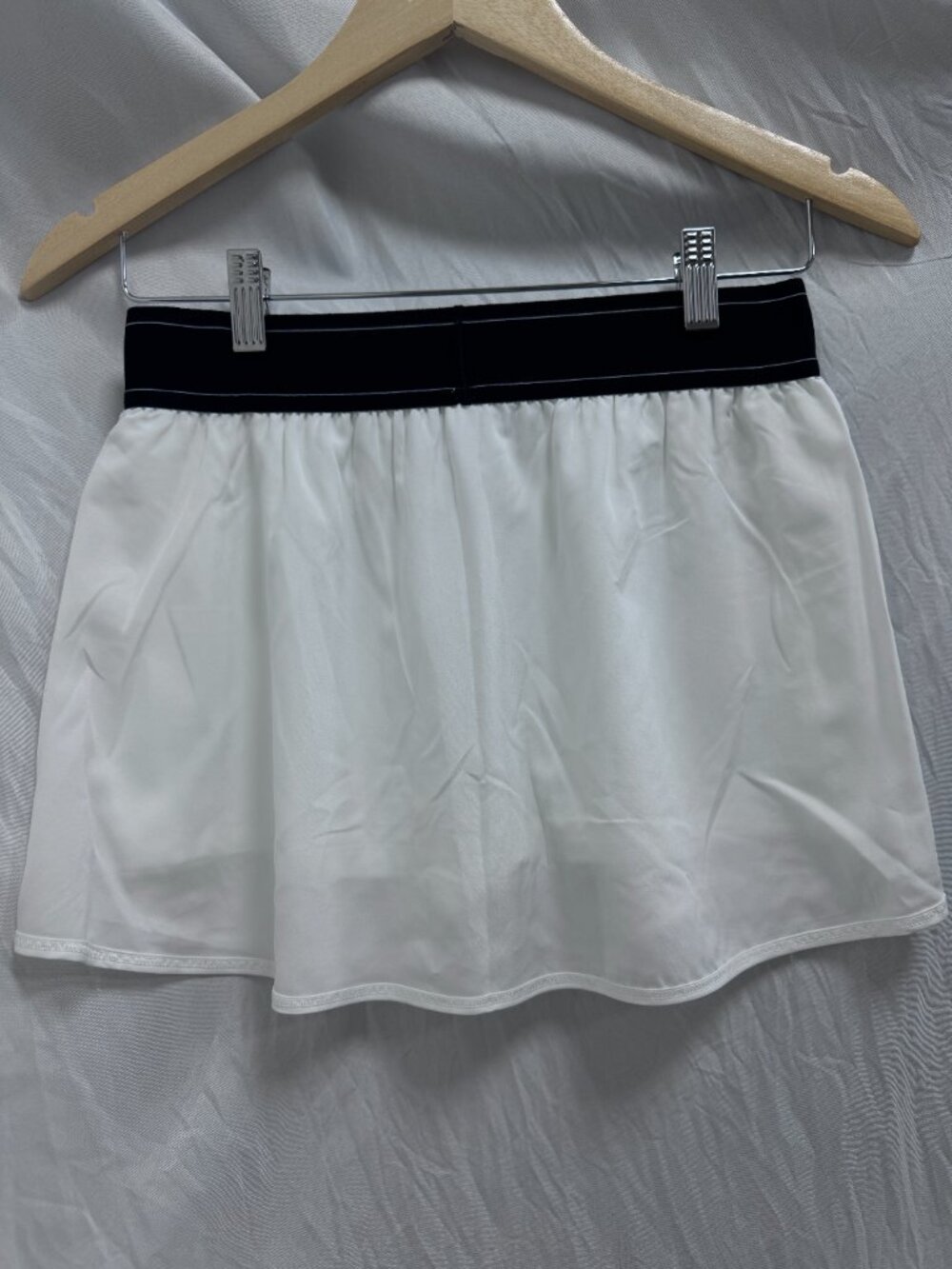Alo Yoga Match Point Tennis Skirt White 🤾♀️ NWT Built In Shorts Pickleball ✨ - Picture 3 of 10